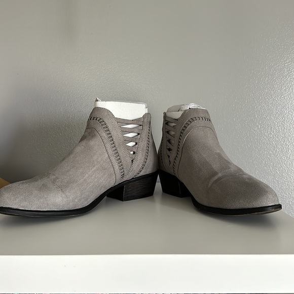 Journee Collection - Women’s booties - size 10 - grey suede - 1.5 inch heel - Picture 2 of 4
